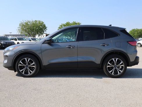 Used 2021 Ford Escape SE w/ SE Sport Appearance Package AWD/4WD image 8