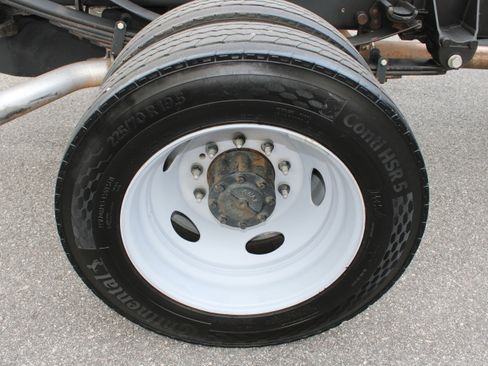 Used 2024 Ford F550 4x4 Regular Cab Super Duty image 12