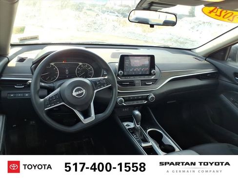 Used 2024 Nissan Altima 2.5 SV image 12