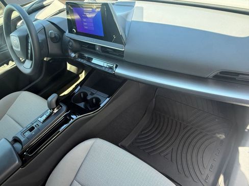 Used 2024 Toyota Prius LE image 33