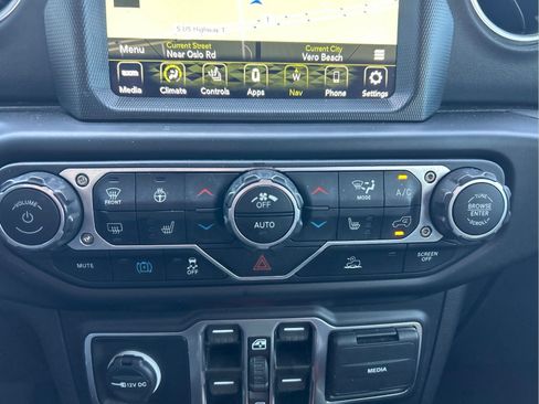Used 2023 Jeep Wrangler Unlimited Sahara w/ Cold Weather Group AWD/4WD image 30