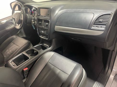 Used 2017 Dodge Grand Caravan GT image 13