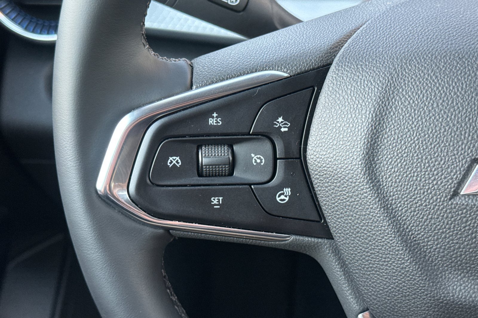 Used 2026 Chevrolet Trax LT w/ LT Convenience Package FWD image 34