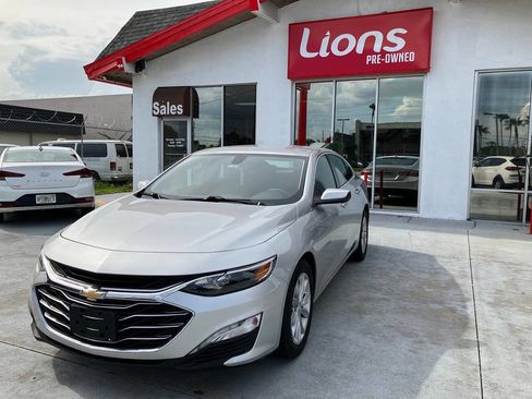 Used 2019 Chevrolet Malibu LT image 2