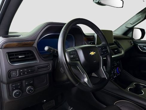 Used 2023 Chevrolet Suburban Premier image 9