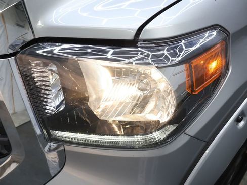 Used 2018 Toyota Tundra SR5 w/ SR5 Upgrade Package image 26