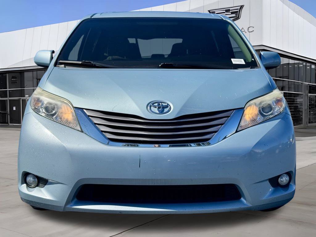 Used 2017 Toyota Sienna XLE Premium FWD image 4