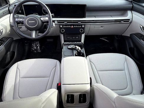 Certified 2025 Hyundai Tucson Limited image 7