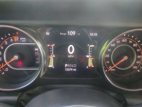 Used 2021 Jeep Wrangler Unlimited Sahara AWD/4WD image 12