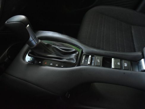 Used 2025 Honda HR-V LX image 28