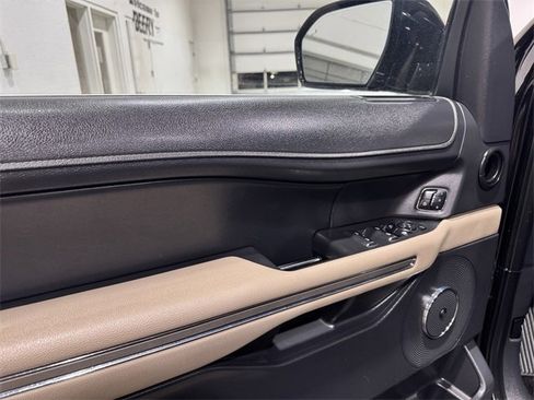 Used 2023 Ford Expedition Max Limited image 19