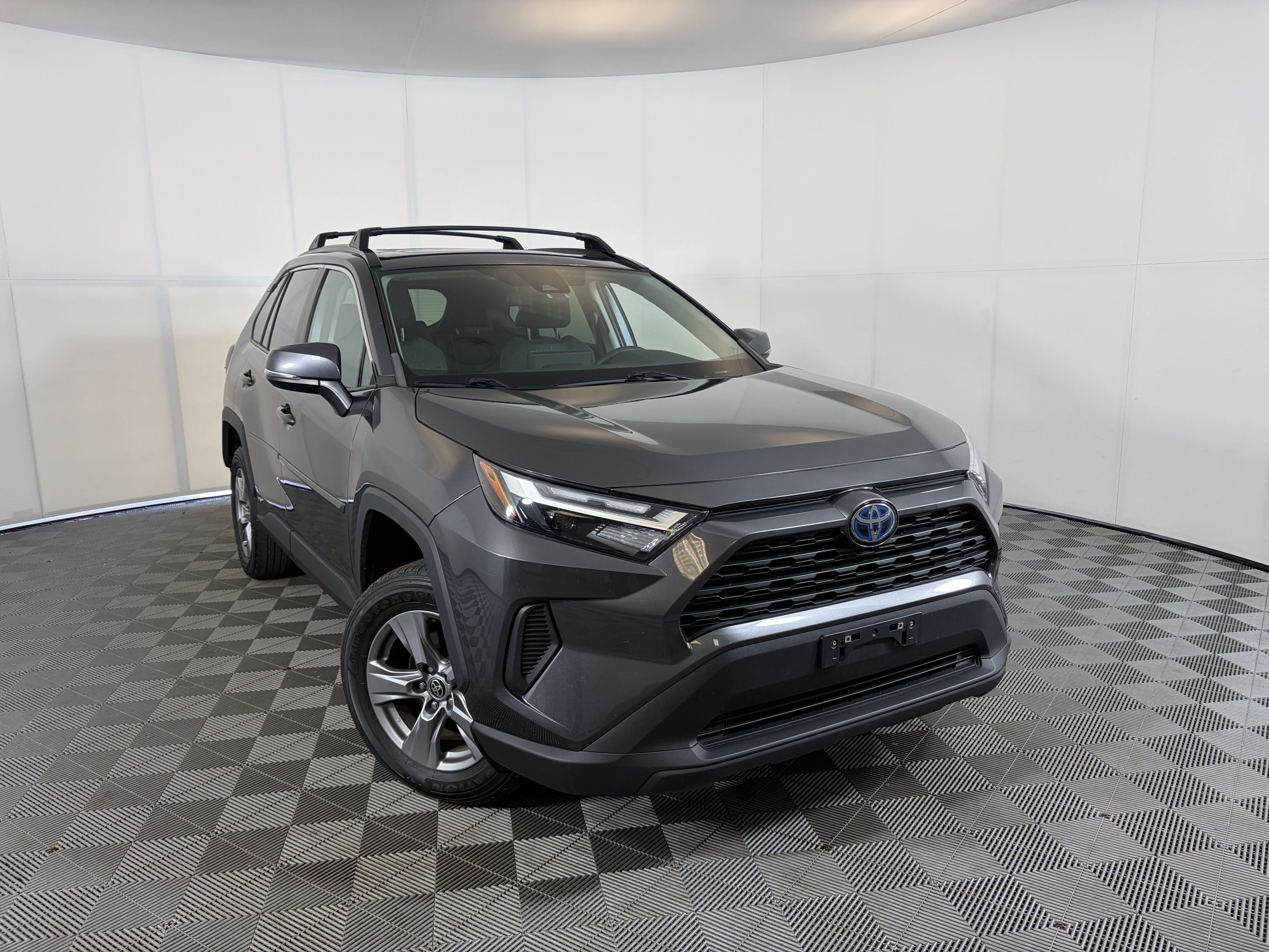 Used 2022 Toyota RAV4 XLE w/ Convenience Package AWD/4WD image 1