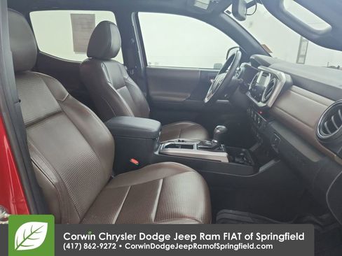 Used 2017 Toyota Tacoma Limited image 31