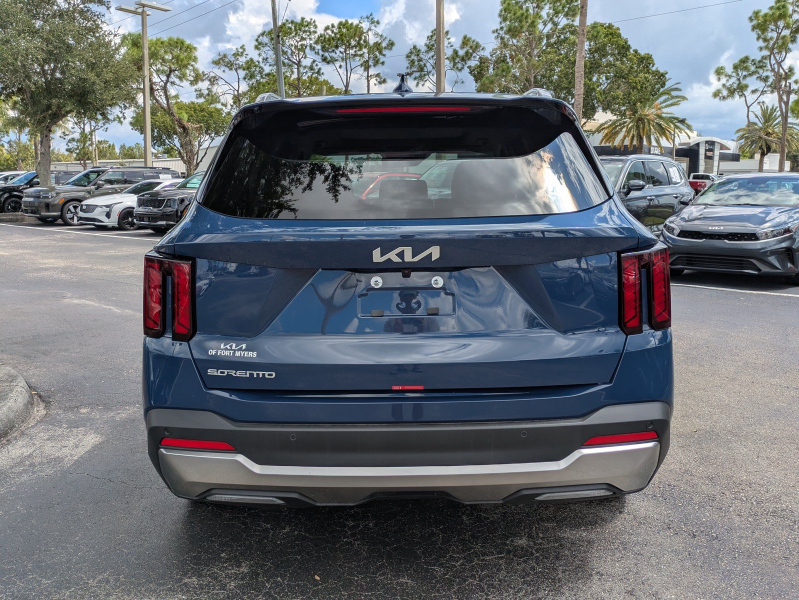 Certified 2026 Kia Sorento S w/ S Panoramic Sunroof Package FWD image 5