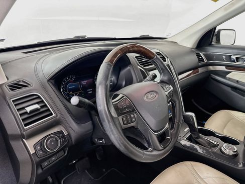 Used 2018 Ford Explorer Platinum AWD/4WD image 9