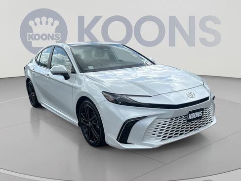 Used 2025 Toyota Camry XSE FWD image 18