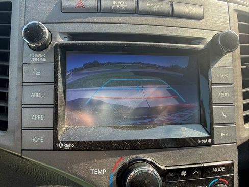 Used 2015 Toyota Venza LE AWD/4WD image 17