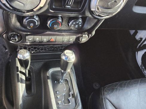 Used 2016 Jeep Wrangler Unlimited Sahara AWD/4WD image 15