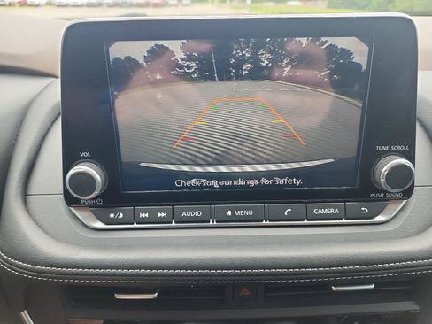 Used 2023 Nissan Rogue SV FWD image 15