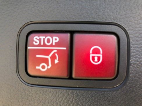 Used 2022 Mercedes-Benz GLC 300 4MATIC w/ Premium Package Lite image 39