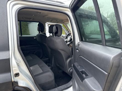 Used 2011 Jeep Patriot Latitude AWD/4WD image 13