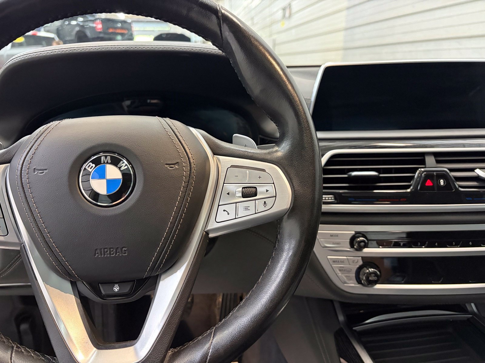 Used 2022 BMW 740i xDrive w/ Premium Package AWD/4WD image 15