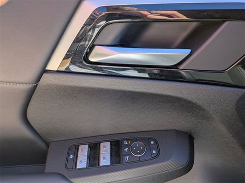 Used 2025 Mitsubishi Outlander SE image 11