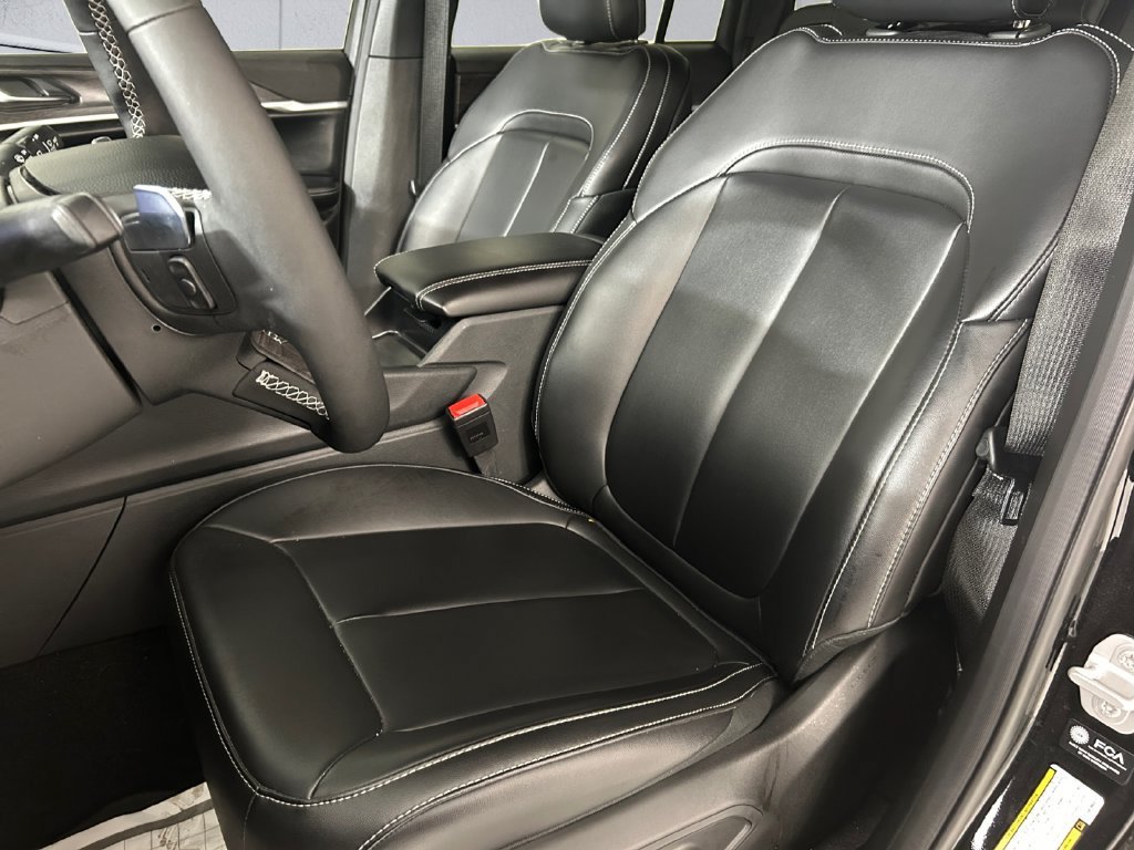 Used 2025 Jeep Grand Cherokee Limited AWD/4WD image 8