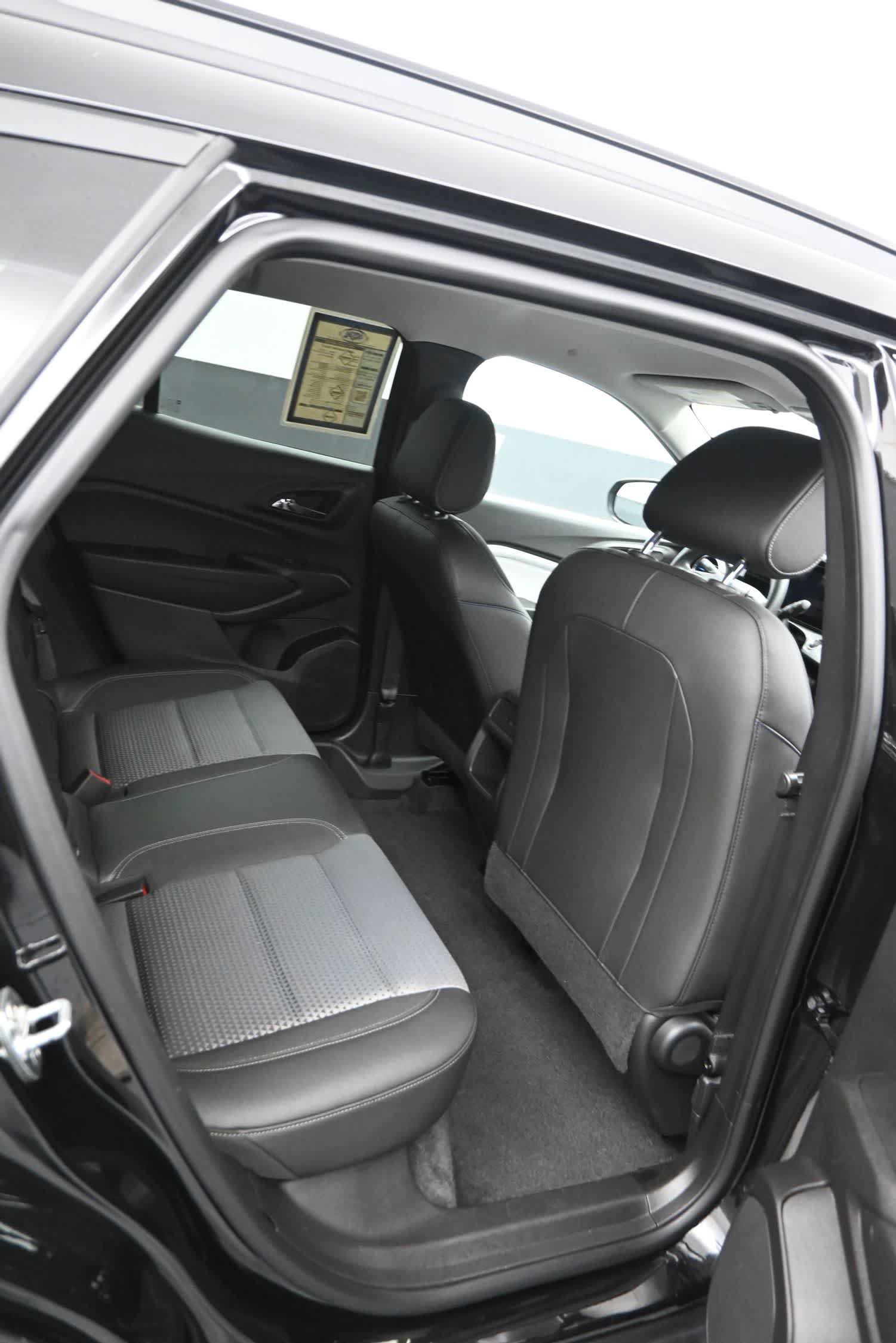 Used 2025 Chevrolet Trax LT FWD image 13
