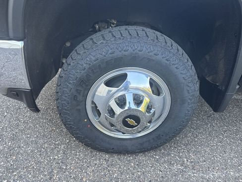 Used 2021 Chevrolet Silverado 3500 LTZ w/ LTZ Convenience Package image 10