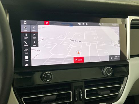 Used 2023 Porsche Macan image 13