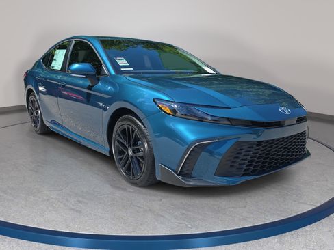 New 2026 Toyota Camry SE FWD image 3