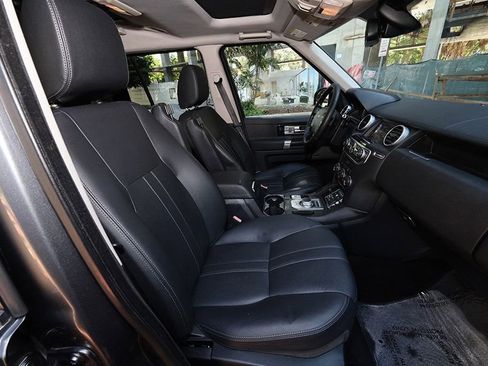 Used 2015 Land Rover LR4 HSE image 31