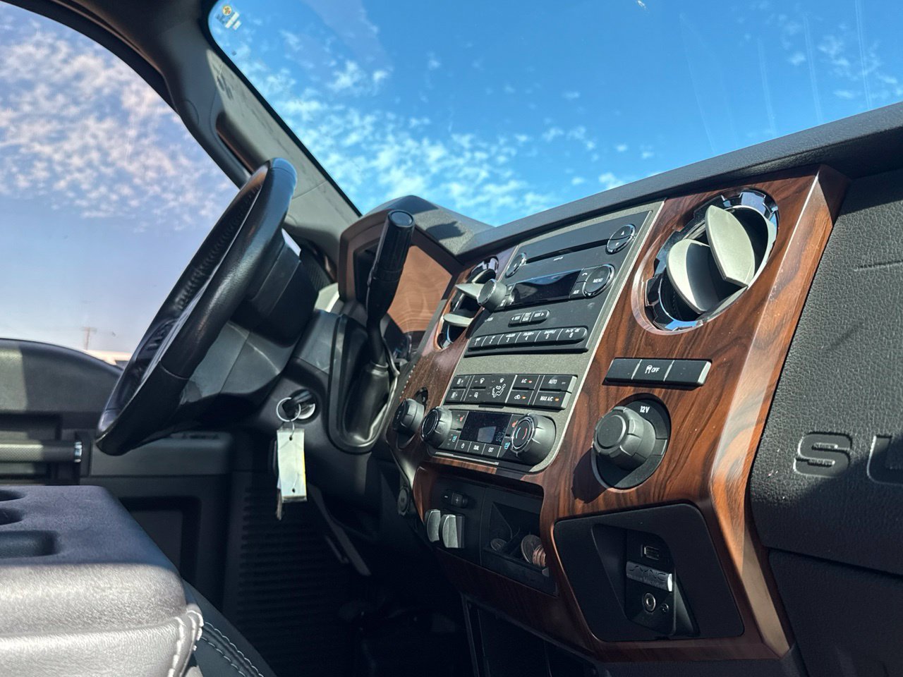 Used 2011 Ford F250 Lariat w/ Lariat Interior Pkg AWD/4WD image 32