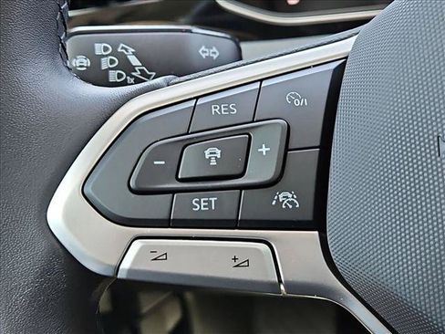 Used 2025 Volkswagen Jetta SE FWD image 27
