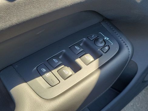 Certified 2025 Volvo XC60 B5 Plus image 14