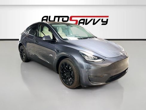 Used 2023 Tesla Model Y Long Range AWD/4WD image 1