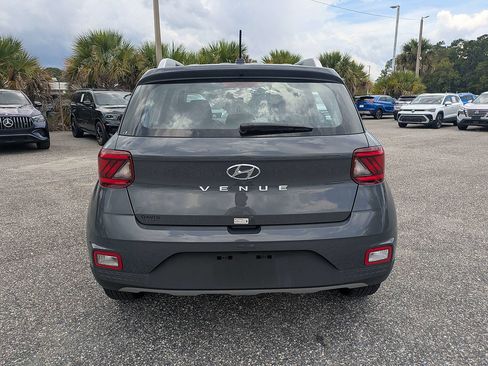 Used 2025 Hyundai Venue SEL FWD image 4