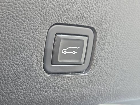 Used 2020 Chevrolet Traverse High Country FWD image 37