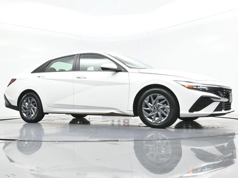 Used 2024 Hyundai Elantra SEL FWD image 42