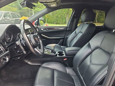 Used 2023 Porsche Macan image 31