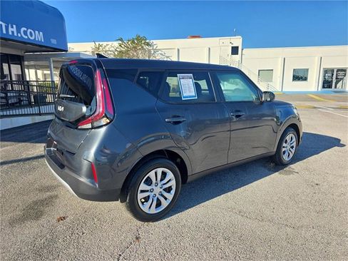 Used 2024 Kia Soul LX image 3