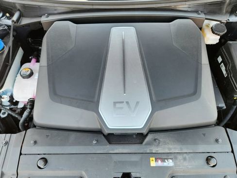 Used 2024 Kia EV6 Light RWD image 32