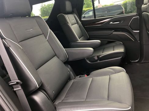 Used 2023 Cadillac Escalade Premium Luxury image 15