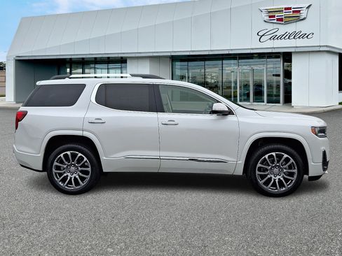 Used 2022 GMC Acadia Denali w/ Denali Ultimate Package FWD image 7