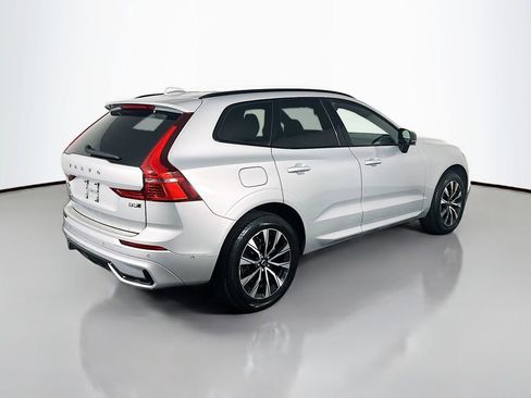 Used 2023 Volvo XC60 B5 Plus image 7
