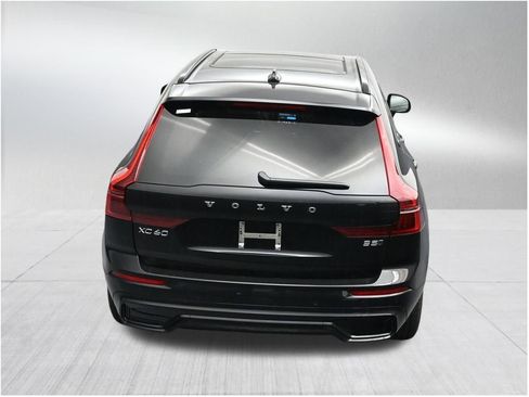New 2026 Volvo XC60 B5 Core AWD/4WD image 16