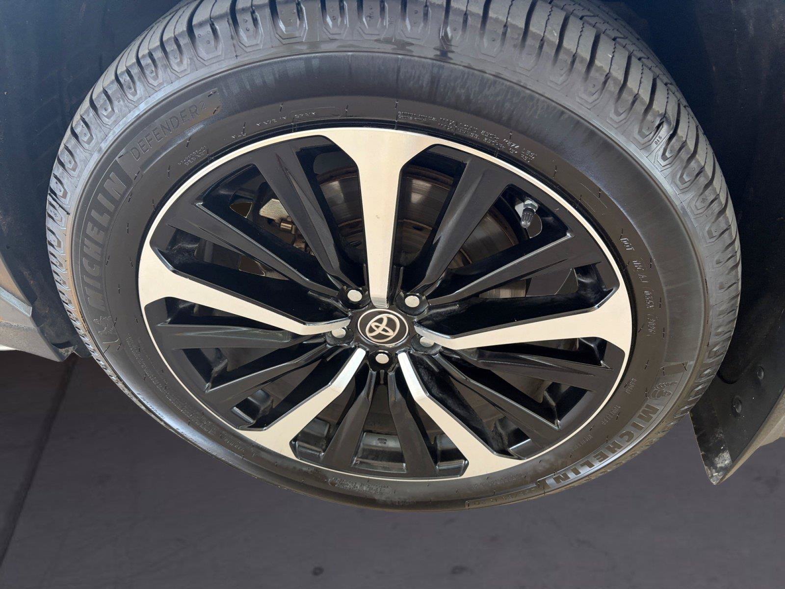 Used 2021 Toyota Highlander XSE FWD image 14
