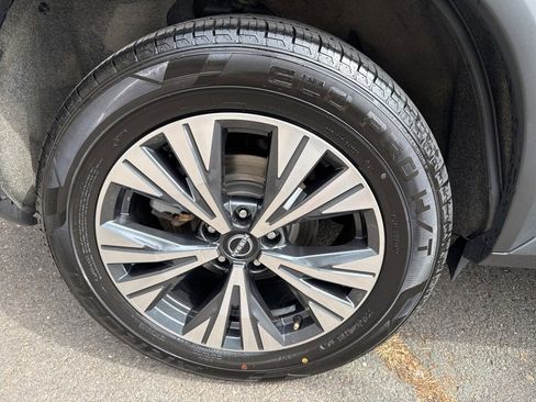 Used 2023 Nissan Rogue SV image 14