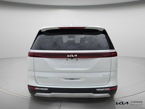 Certified 2023 Kia Carnival LX FWD image 5